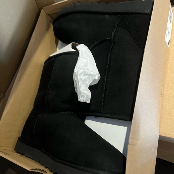 UGG Classic Short suede II black boots size 6 NIB - Picture 2 of 5